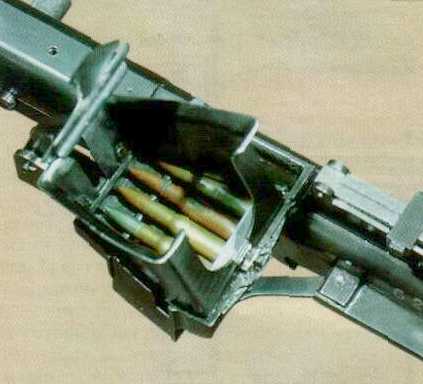 Опытный пулемет ДП, питание патронами которого осуществлялось из неотъемного магазина В магазин укладывались стандартные винтовочные обоймы